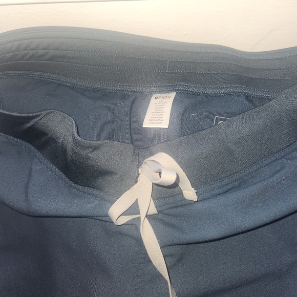 Figs Scrub Set - Picture 7 of 9